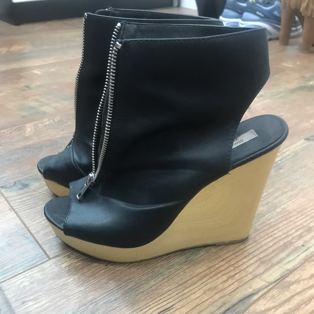 Simply Vera Wang wedge heels